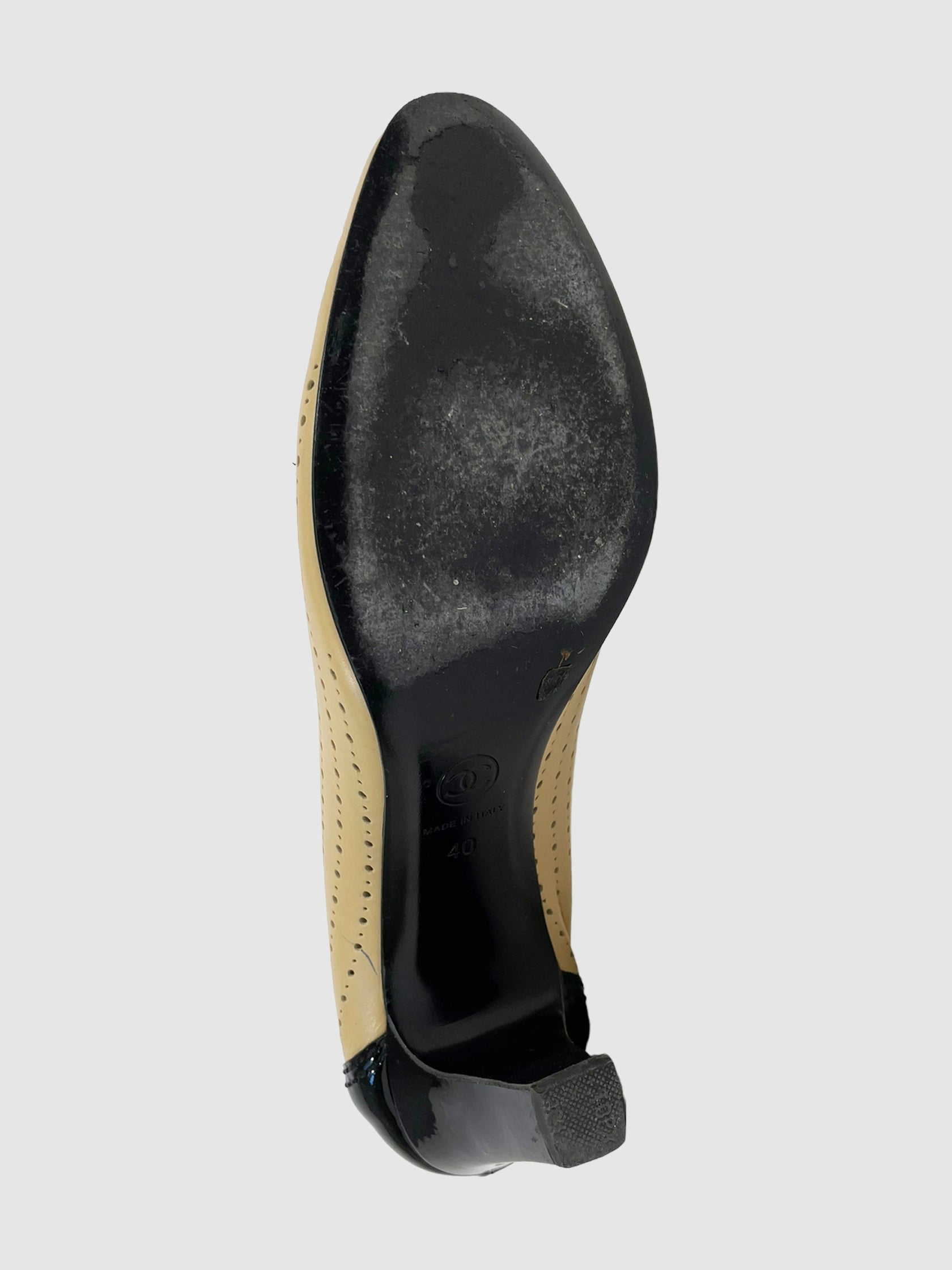 Perforated Leather Pumps - Size 40