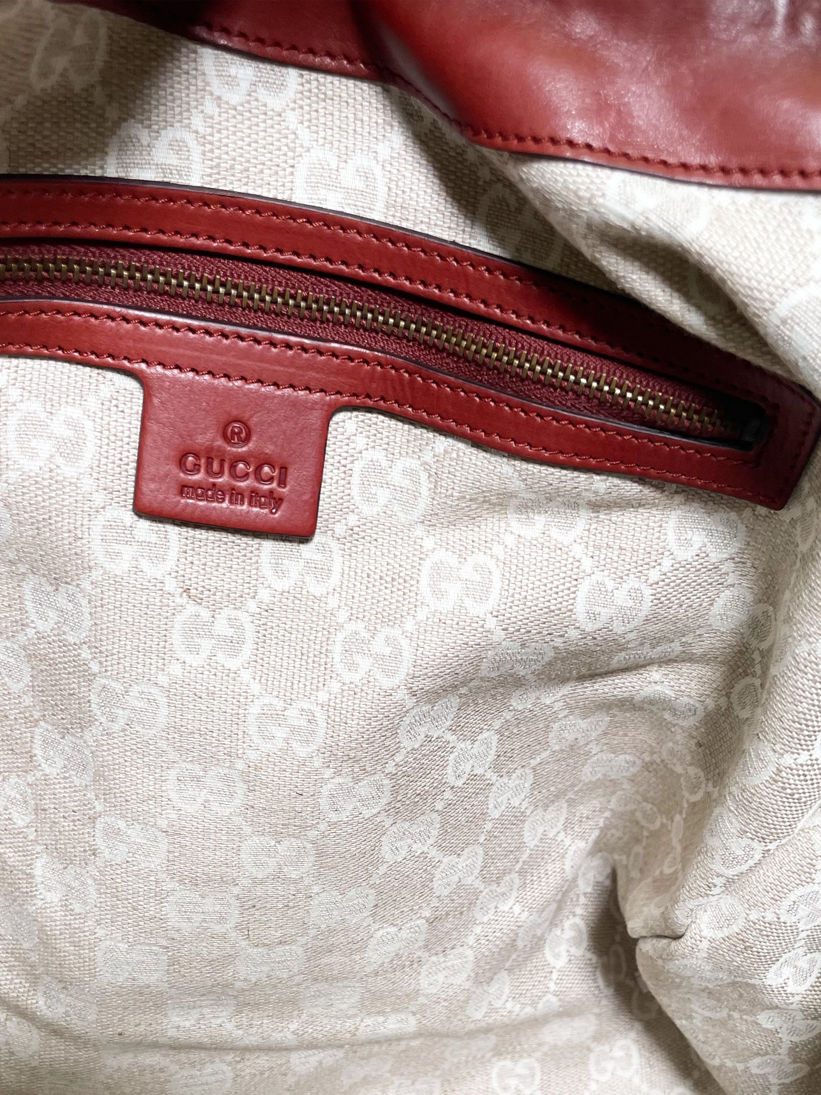 Medium Soft Stirrup Shoulder Bag