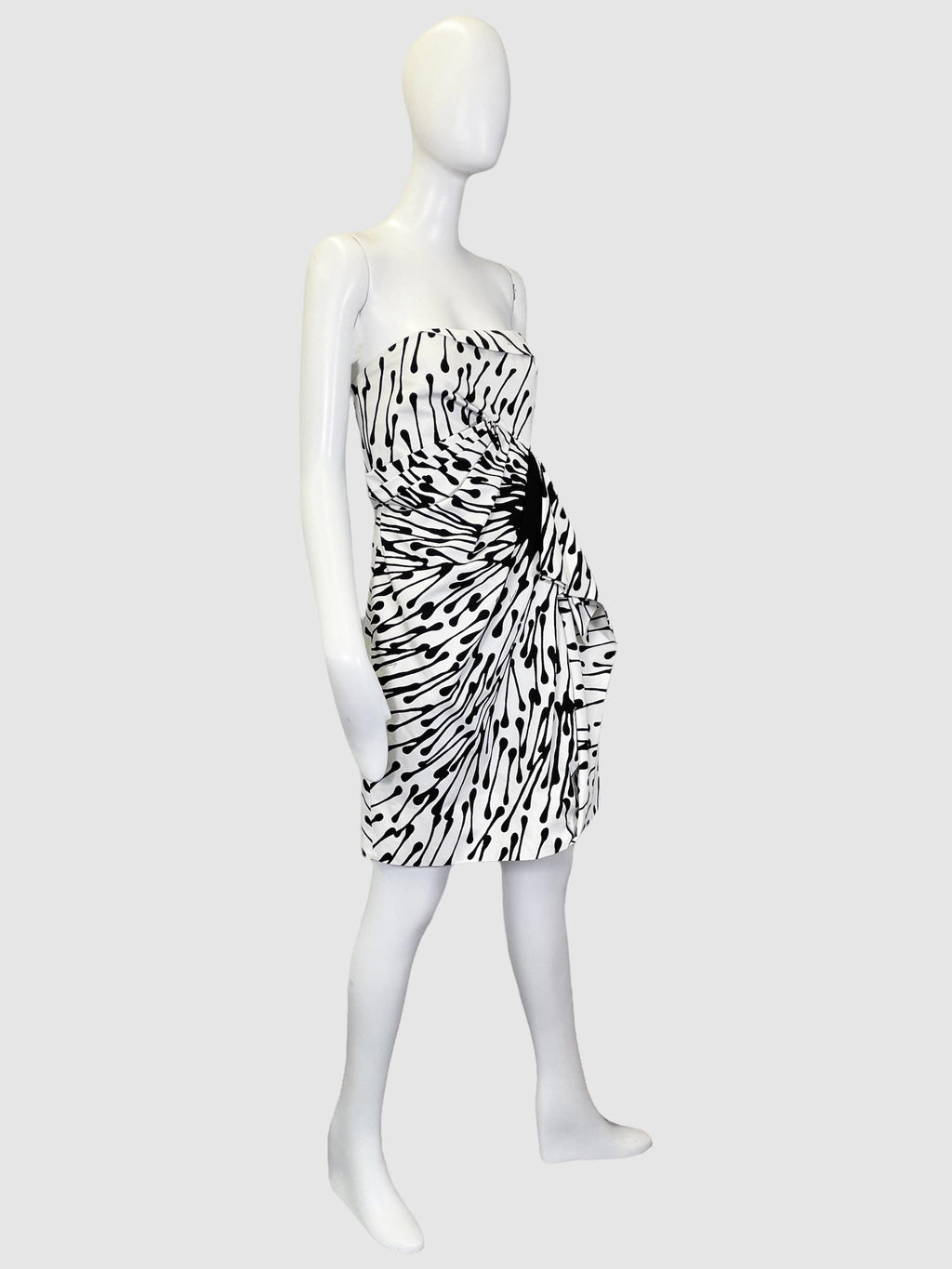 Gucci - Size 42 - Second Nature Boutique