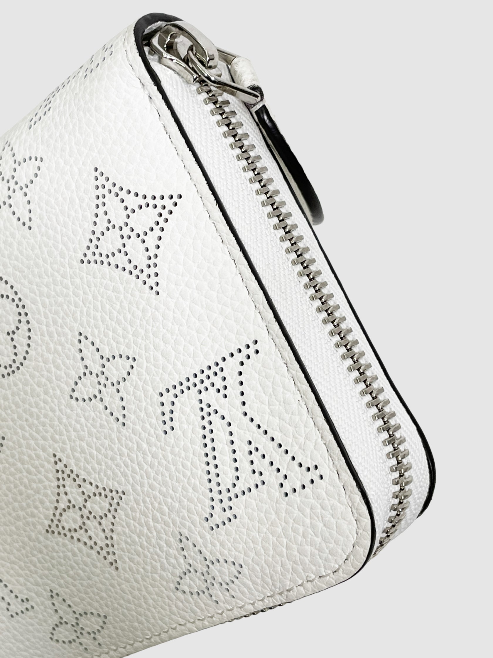 Louis Vuitton Mahina Monogram Pattern Zippy Wallet
